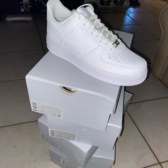 Size 9 Nike Air Force 1 ‘07 White/White - Picture 3 of 3